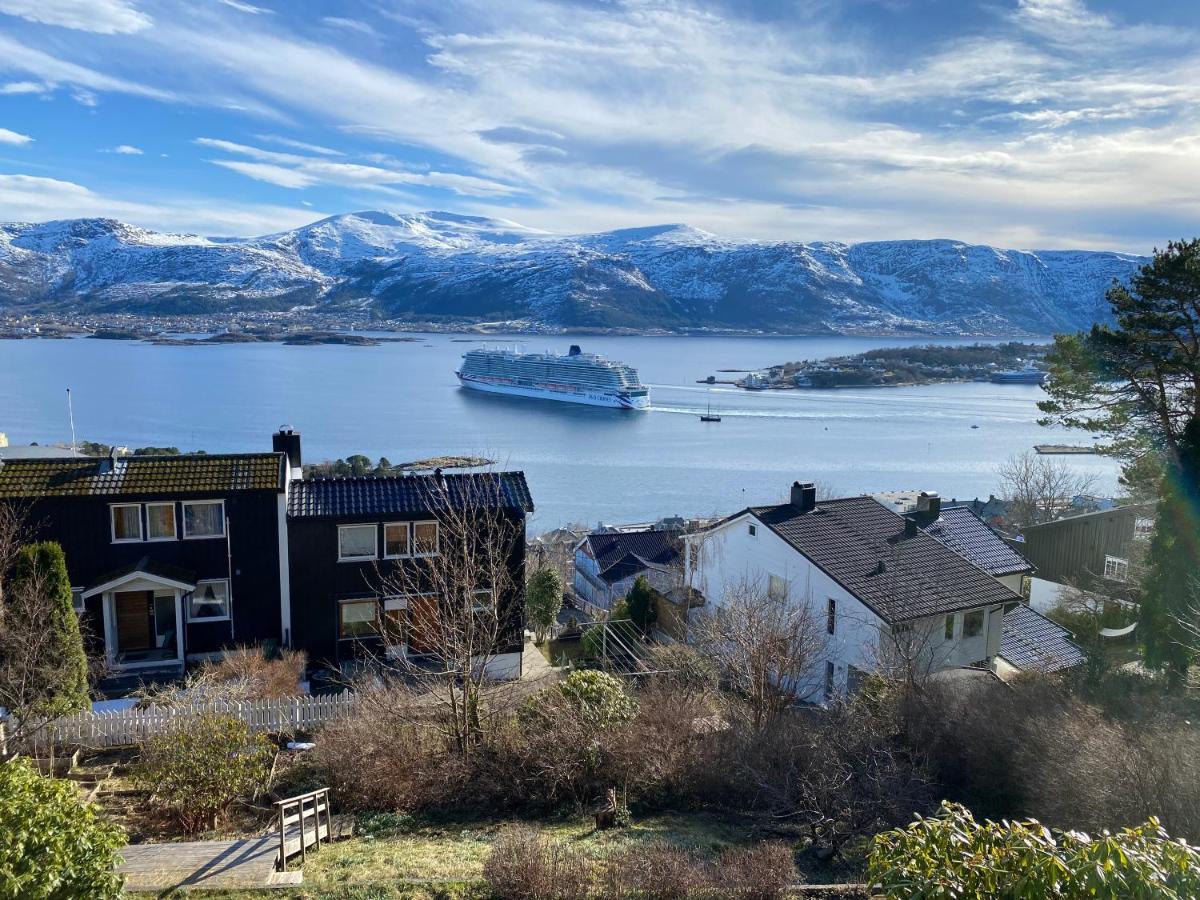 Great Place With View To The Mountains And Fjord Ålesund Exterior foto